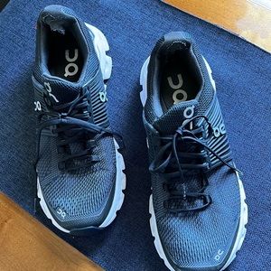 On cloud, Black, Ladies size 8